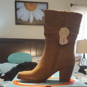 BareTraps Women's Brown Heeled Boots